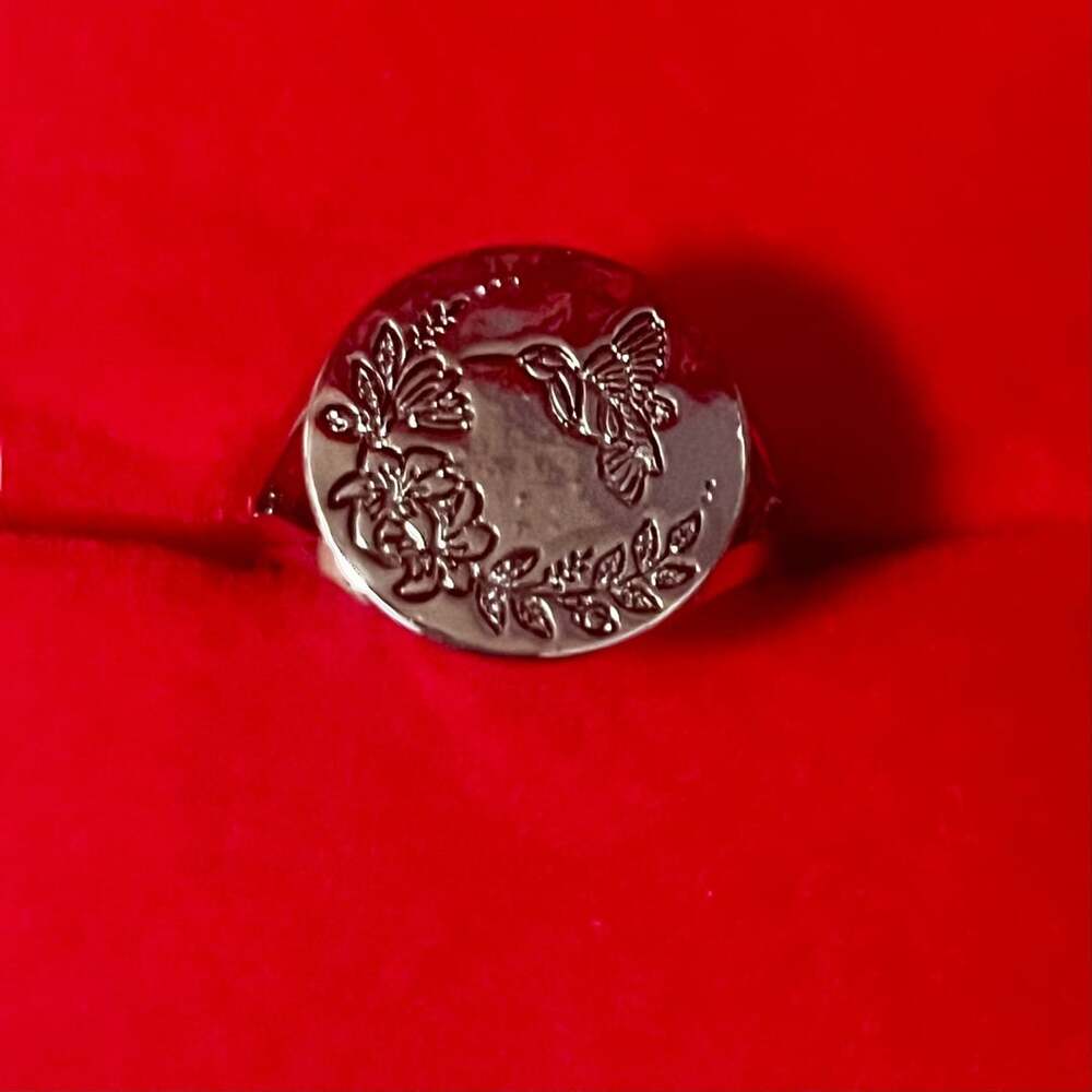 Hummingbird and Floral Engraved Titanium Steel Silver Signet Ring Size 6